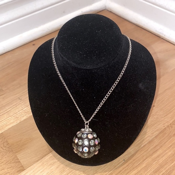 ✅70’s Discoball 🪩 necklace in silver tone metal with iridescent beads🕺🏻 - Picture 4 of 4